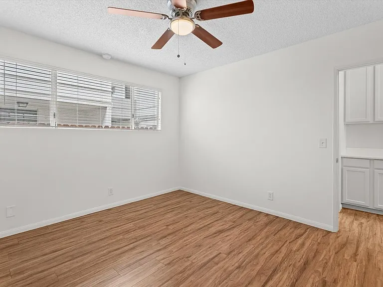 4458 Woodman Ave #2 — Photo 17