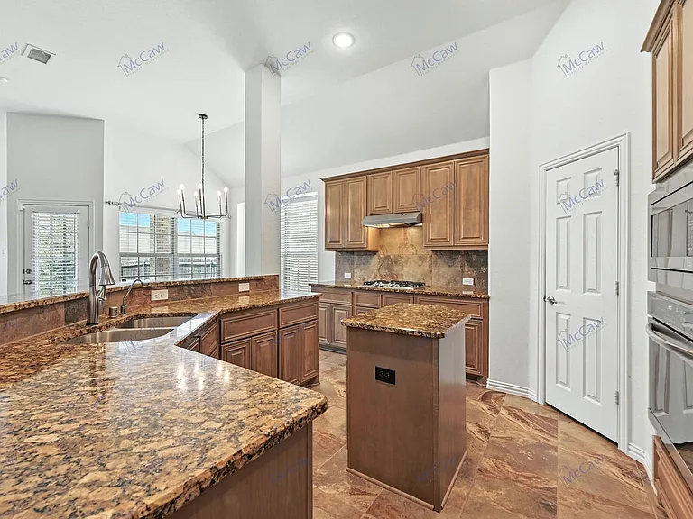628 Castle St — Photo 10