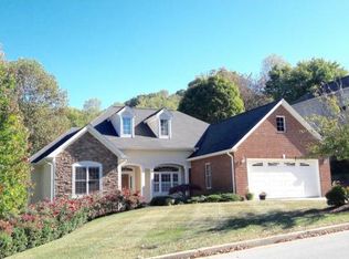 203 Woodbriar Dr, Johnson City, TN 37604