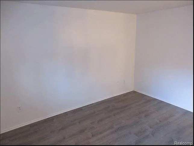 31831 Grand River Ave #70 — Photo 6