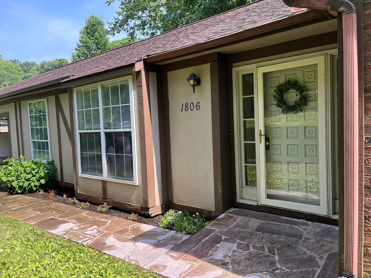 1806 E Mansfield Dr — Photo 1