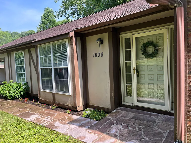 1806 E Mansfield Dr — Photo 9