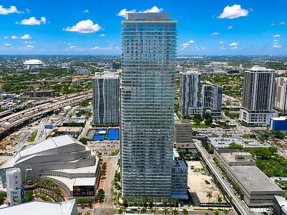 Casa Bella Residences — Photo 2