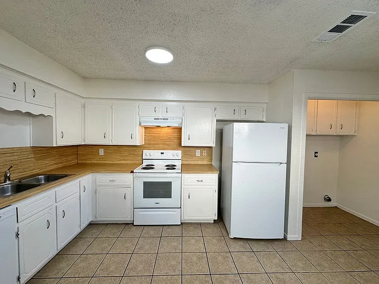 219 E Beeline Ln — Photo 6