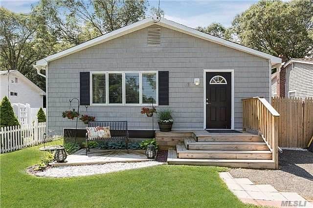 1st image of 18 Woodmere Pl