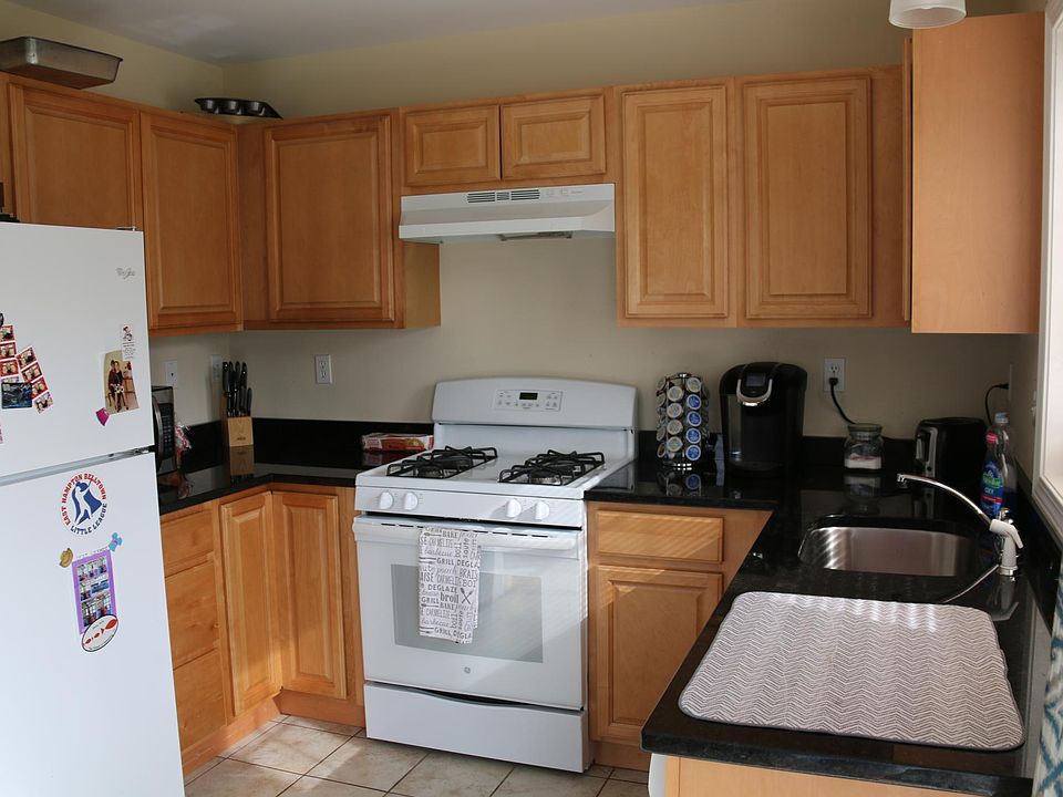 177 Young St East Hampton, CT Zillow