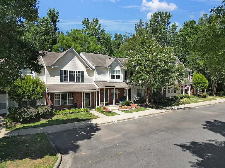 232 Butler Pl — Photo 2