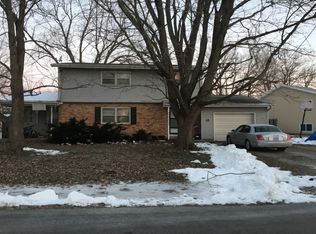 12 Hancock Dr, Villa Grove, IL 61956