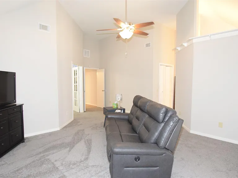 22922 Glenover Dr — Photo 22