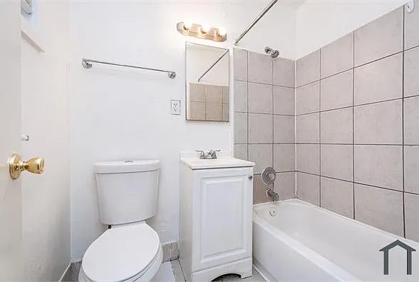 2562 Traction Ave #6 — Photo 2