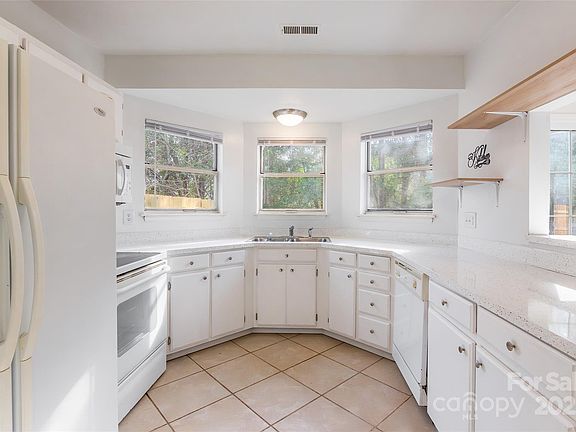 5th image of 7320 Meadow Glen Dr