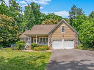 42 Pinecroft Rd, Asheville, NC 28804