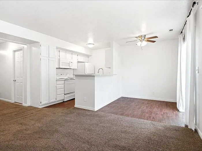 3 bed, 2.5 bath, 1005 sqft, $1,595 — Photo 4