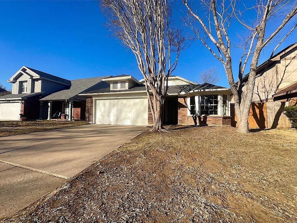1st image of 2100 Woodland Oaks Dr