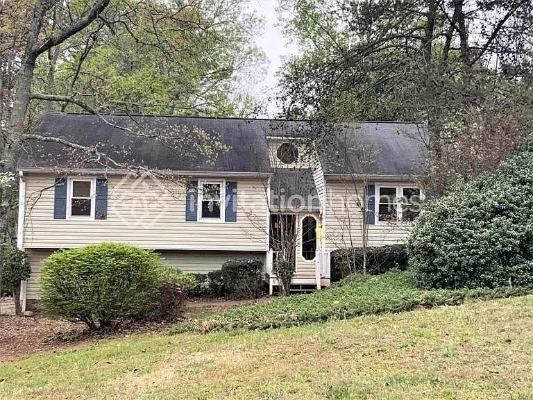 202 Valley Brook Dr — Photo 1