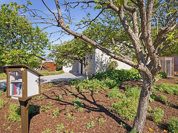 4th image of 272 Adele Avenue