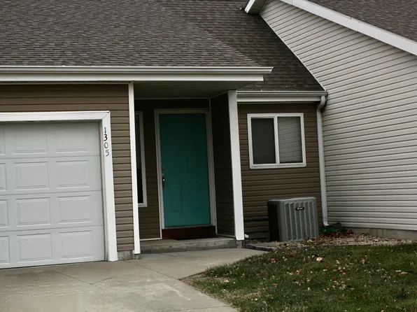 1305 Newfoundland Dr, Manhattan, KS 66503