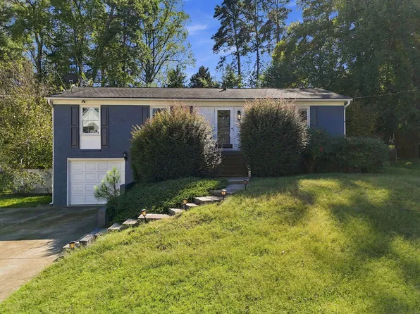 412 Pinecroft Dr, Raleigh, NC 27609