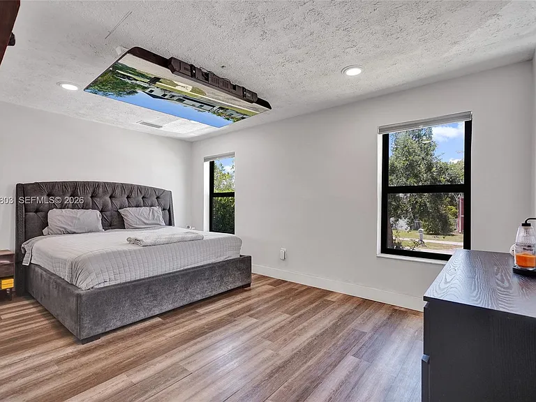 9750 SW 211th St — Photo 22