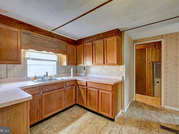 4th image of 35389 Sussex Ln