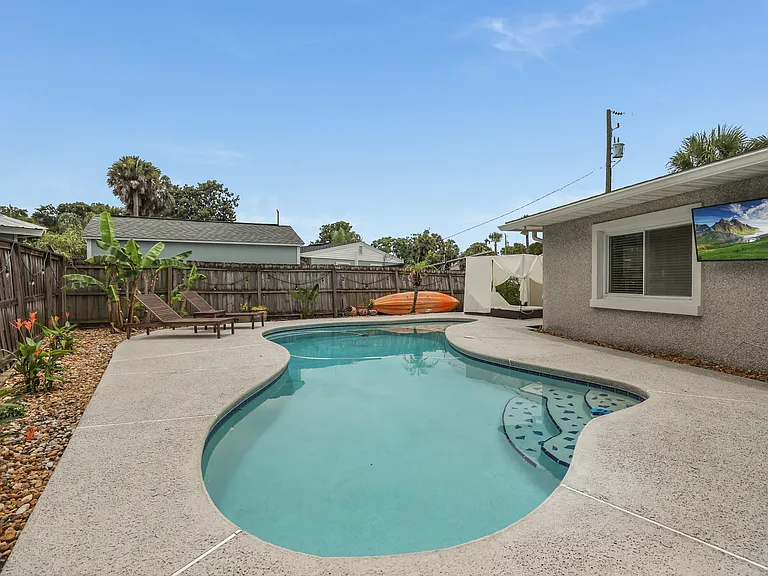 453 Davis St — Photo 16