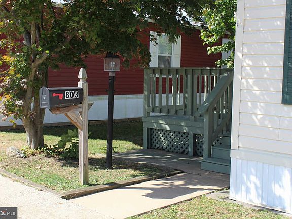 4th image of 803 Berry Rd