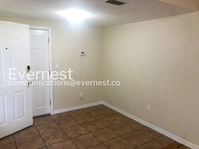 715 W Ohio Ave — Photo 10