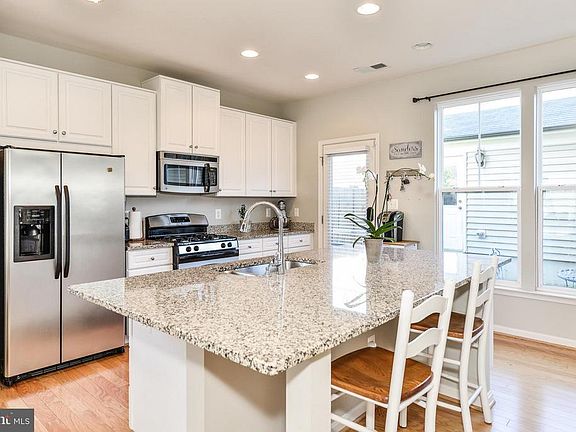 3rd image of 9310 Alvyn Lake Cir