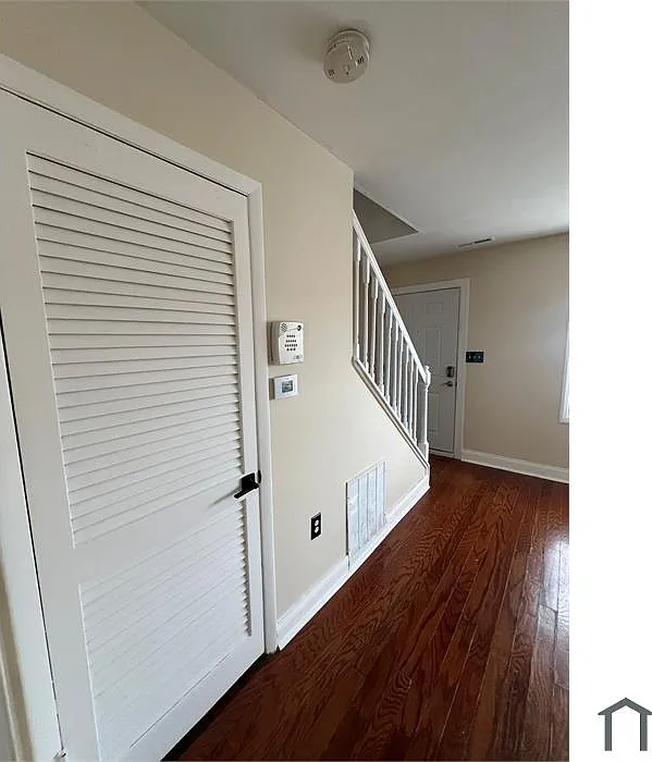 3 bed, 1.5 bath, $2,500 — Photo 4