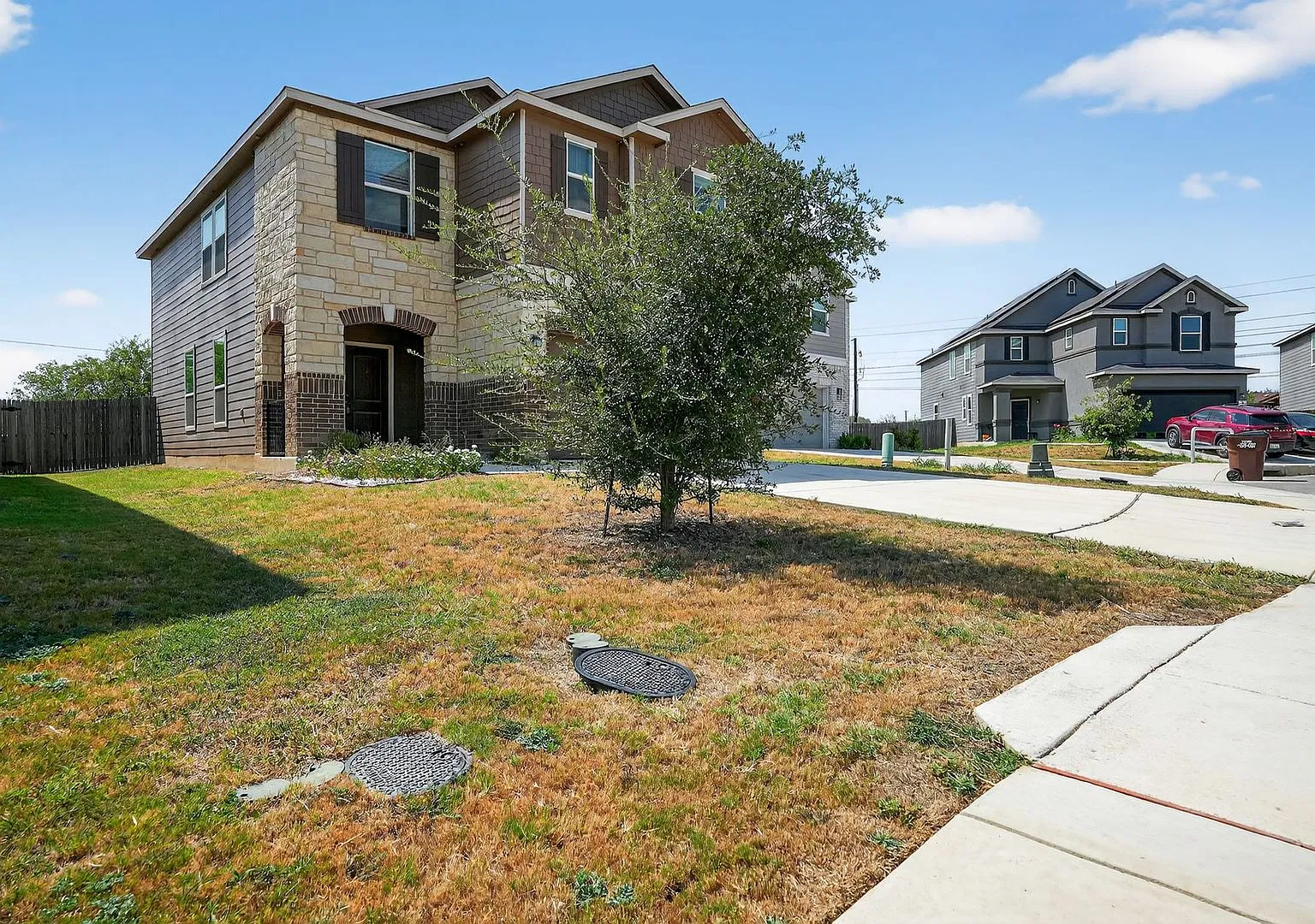 Spacious & Stylish Home in San Antonio 3 Bed, 2.5 Bath — Photo 2