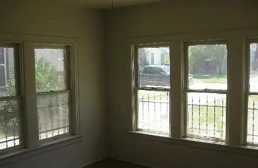 1439 Schley Ave — Photo 8