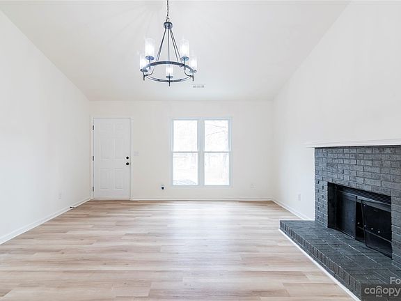 3rd image of 9222 Goldenrod Ln