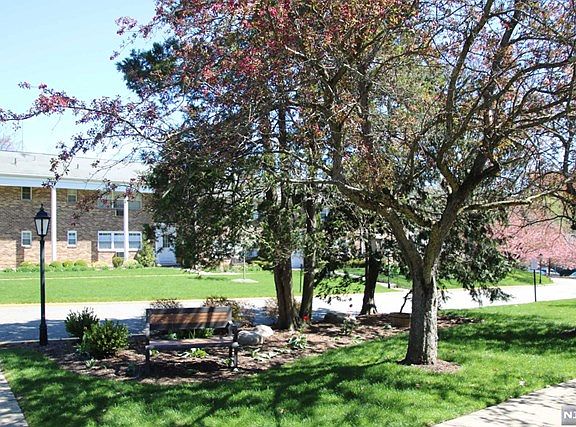 5th image of 59 Ferncroft Park