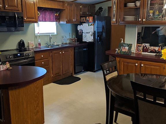 3rd image of 298 Midway Ave Unit B