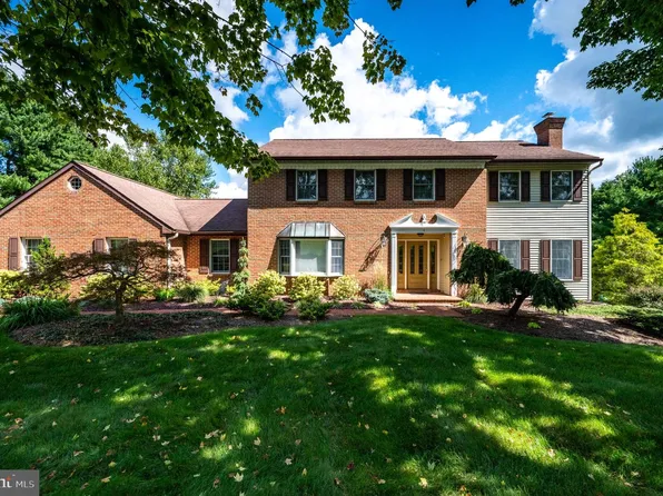 4 Glen Hollow Ct, Reading, PA 19607