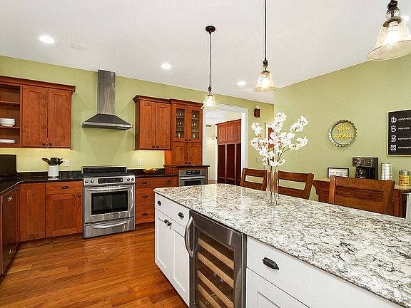 5th image of 5215 Grandwood Pl E
