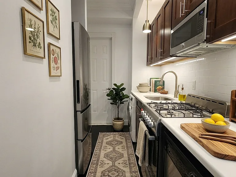 307 Mott St #2B — Photo 3