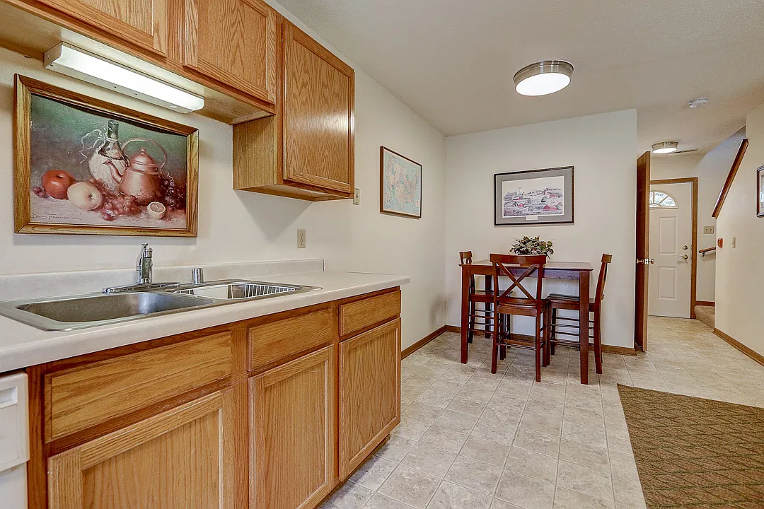 3 bed, 2.5 bath, 1500 sqft, $1,895 — Photo 4