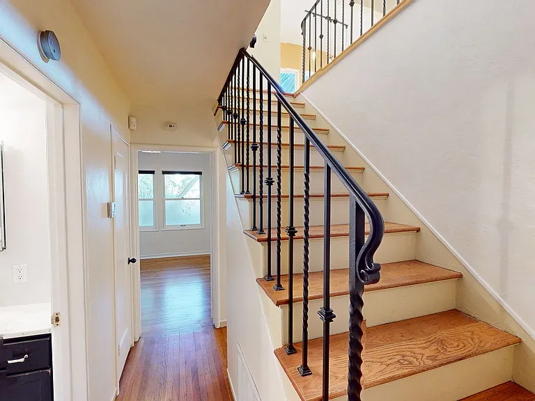420 Lester Ave — Photo 12