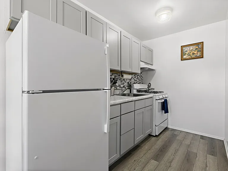 Milford Arms Apartments — Photo 2