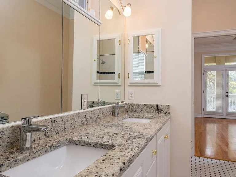 1607 Deleon St — Photo 28