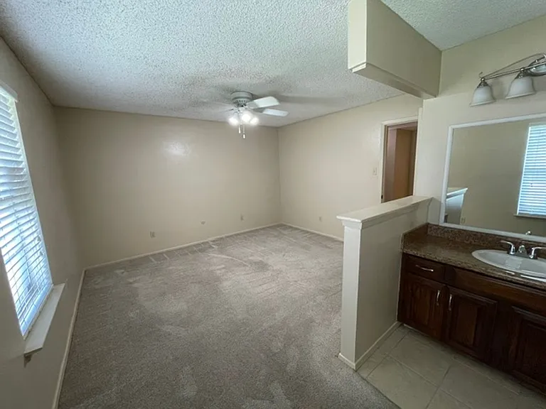 7208 Southridge Trl — Photo 17