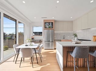 3623 Triumph St #1, Vancouver, BC V5K 1V4