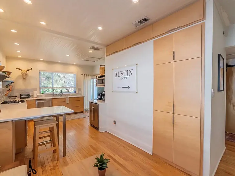 1503 Newton St — Photo 8