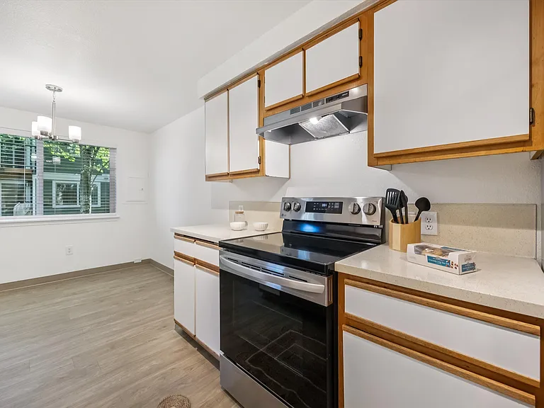 Crestbrook Apartments — Photo 6