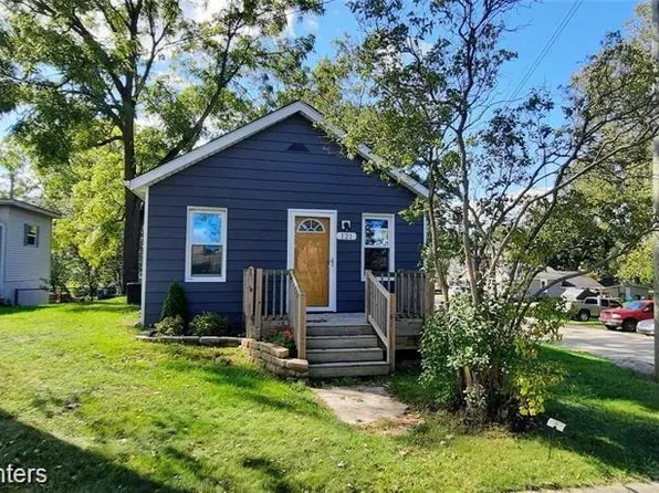 121 Tebeau Ct, Auburn Hills, MI 48326