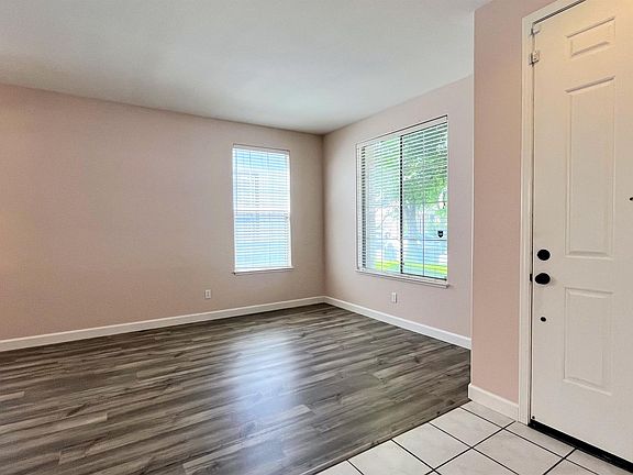 4th image of 828 Romani Ct