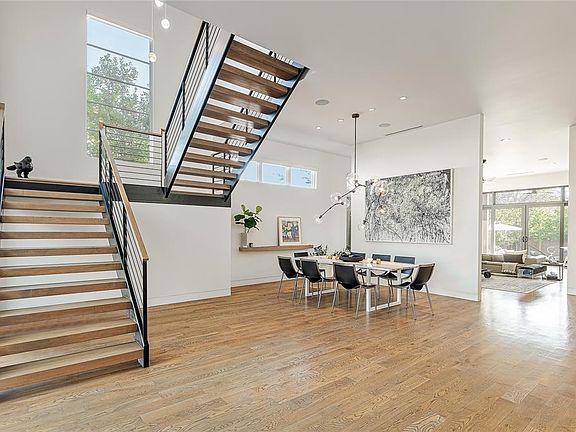 5th image of 2909 Dyer St