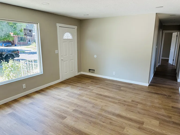 19 E 1300 S — Photo 12