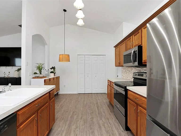 10648 SW 38th Ave — Photo 11